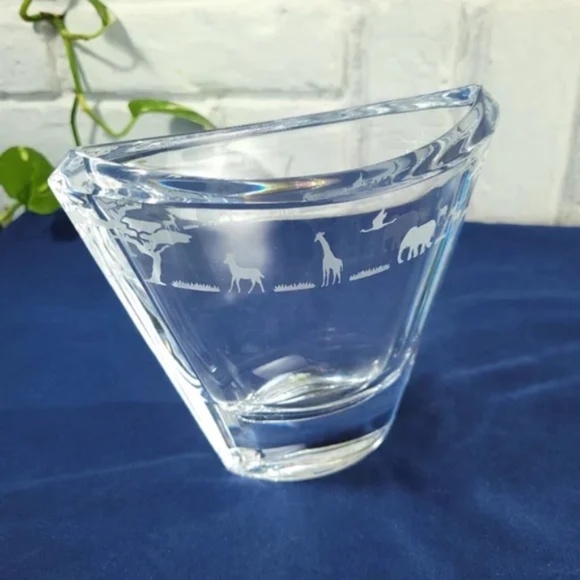 Mikasa Safari Etched Pocket Vase - Picture 6 of 9